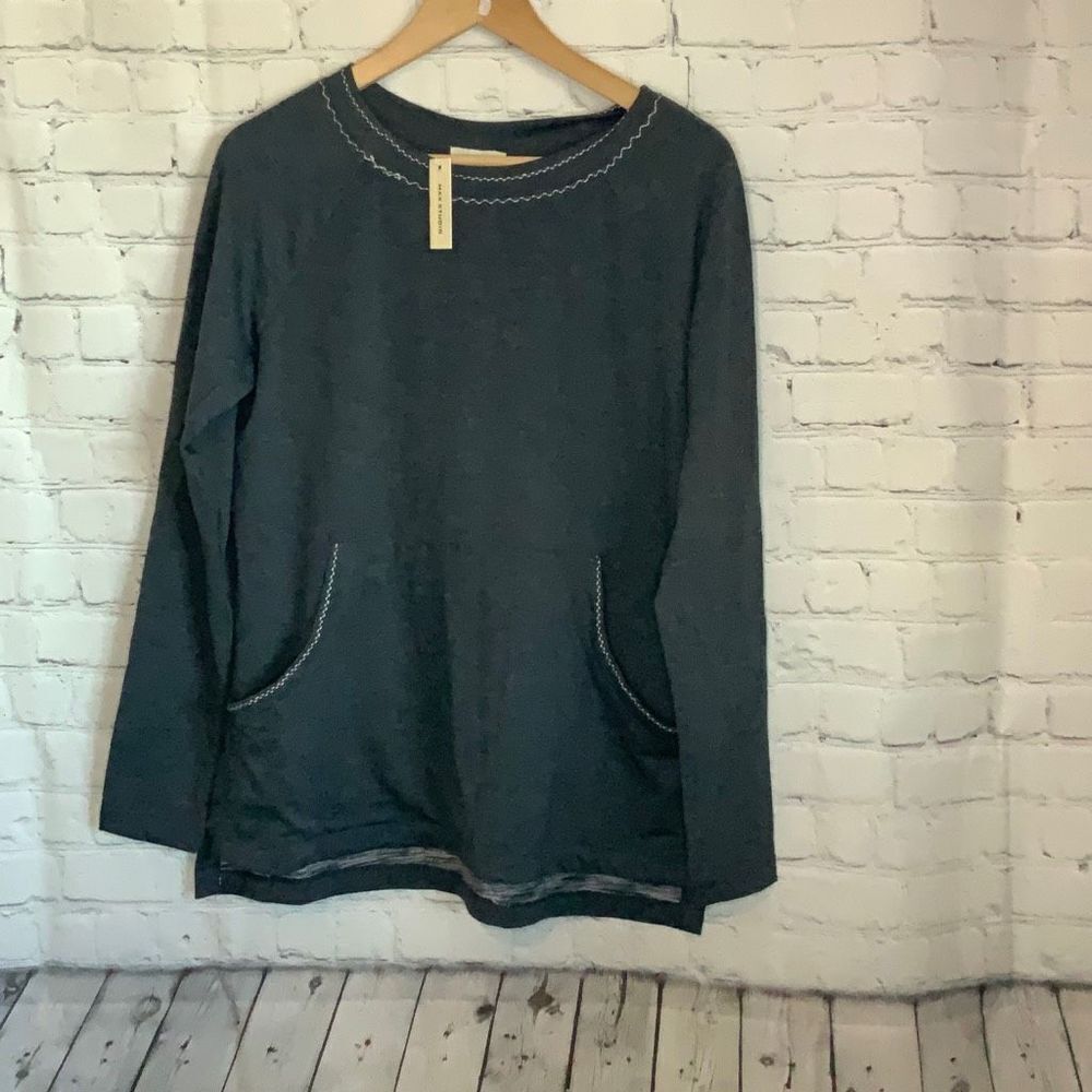 Max Studio Gray Crew Neck Top with Front‎ Pocket New with tags size xs